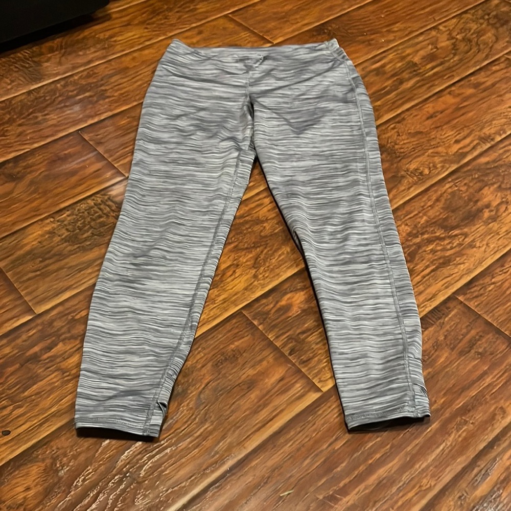 Old Navy Womens leggings in heather grey with strappy design size medium